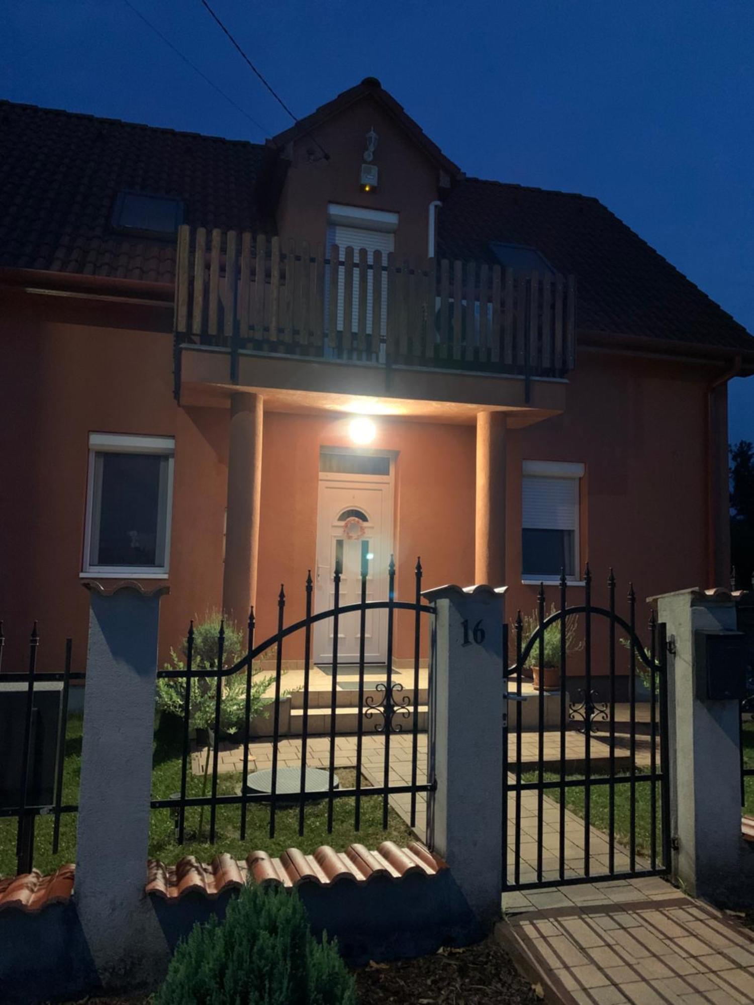 Feher Orchidea Apartman *